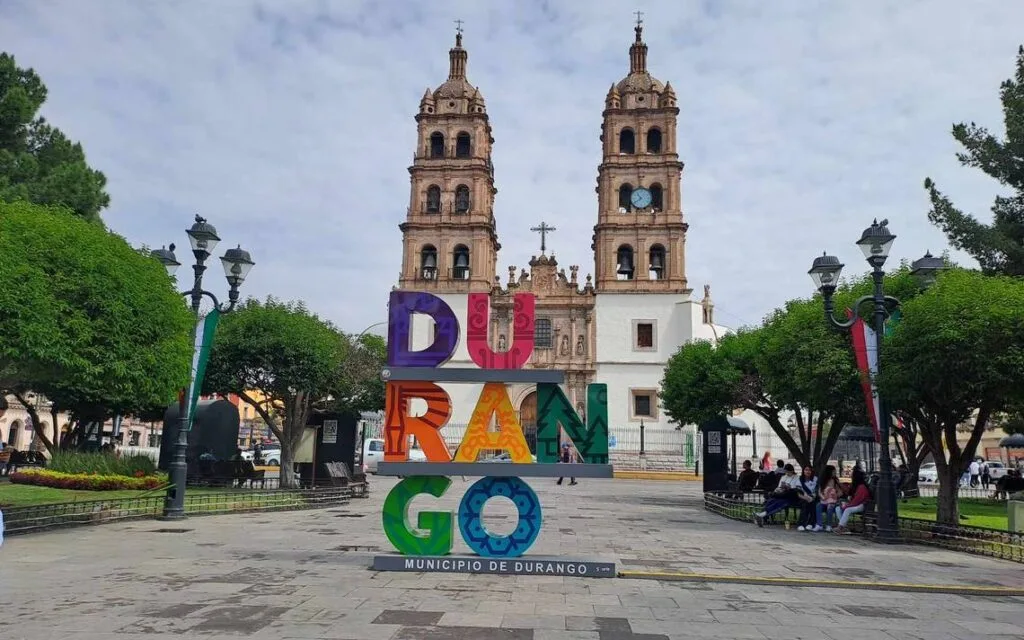 Portada de Cerca de Durango Capital