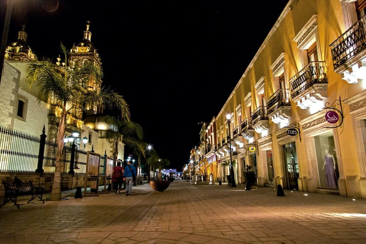 Paseo Constitución en Durango Noche