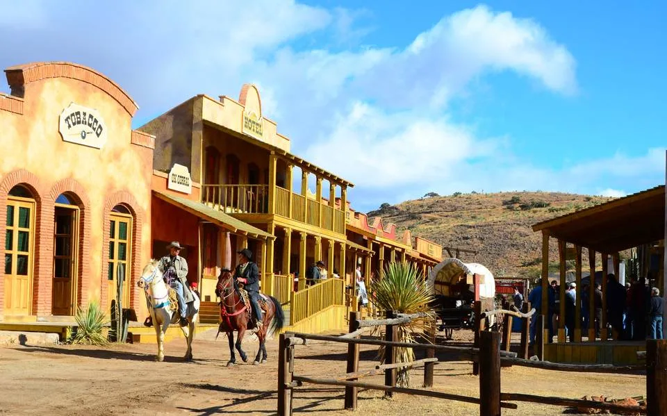 Galería de Paseo del Viejo Oeste