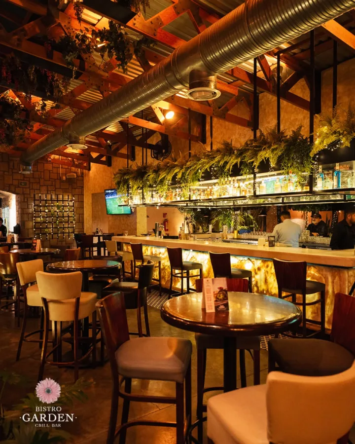 galería de Bistro Garden Grill & Bar