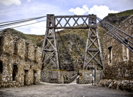 Turismo en Mapimí, Durango: Descubre el Puente de Ojuela, la historia minera y la enigmática Zona del Silencio.